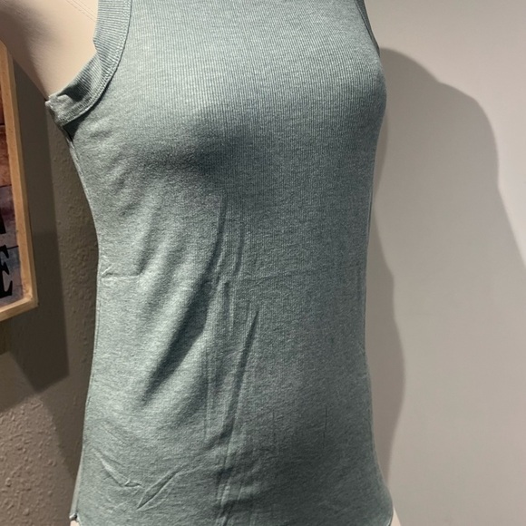 Women's Green Sleeveless Top - Picture 4 of 10